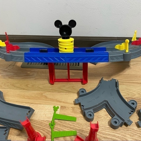 Mickey Ears Raceway W/ 3 Diecast Cars Goofy Mickey Mouse Donald Duck Play Set - Picture 6 of 8